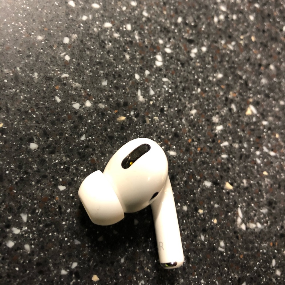 Right airpod pro